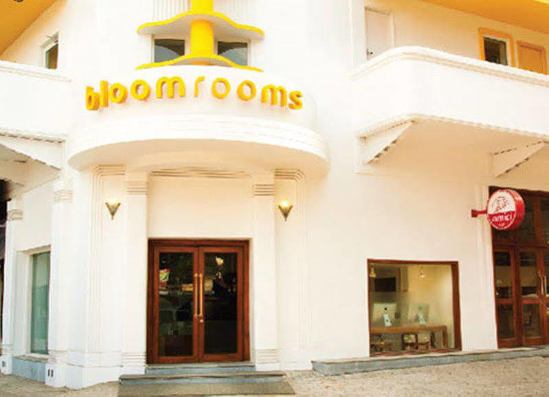 Bloomrooms @ New Delhi Railway Station Экстерьер фото